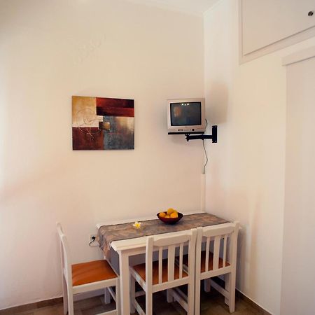 Nikolas Suites Káto Daráco Szoba fotó