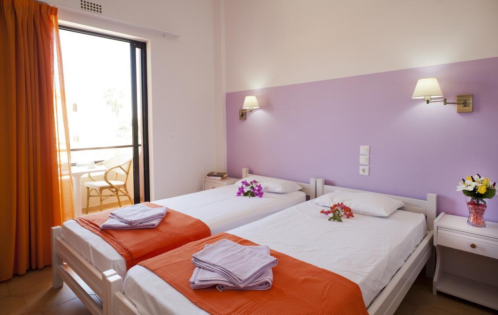 Nikolas Suites Káto Daráco Szoba fotó